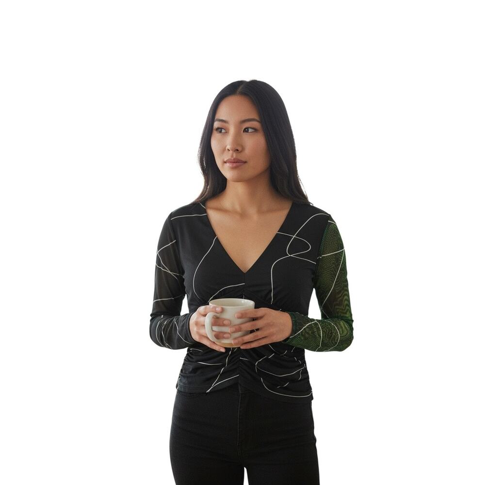 Love & Piece Elegant Black and White Ruched Blouse Size M